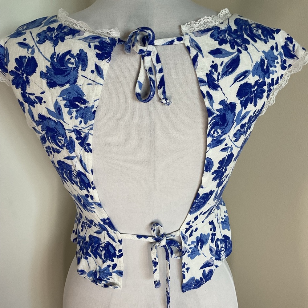 Sky to the moon Floral Plunging V-Neck Open Back Lace Trim Crop Top 100% Rayon - Picture 7 of 8